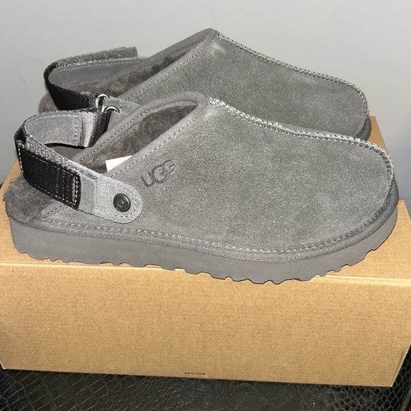 UGG Clogs - Picture 5 of 10